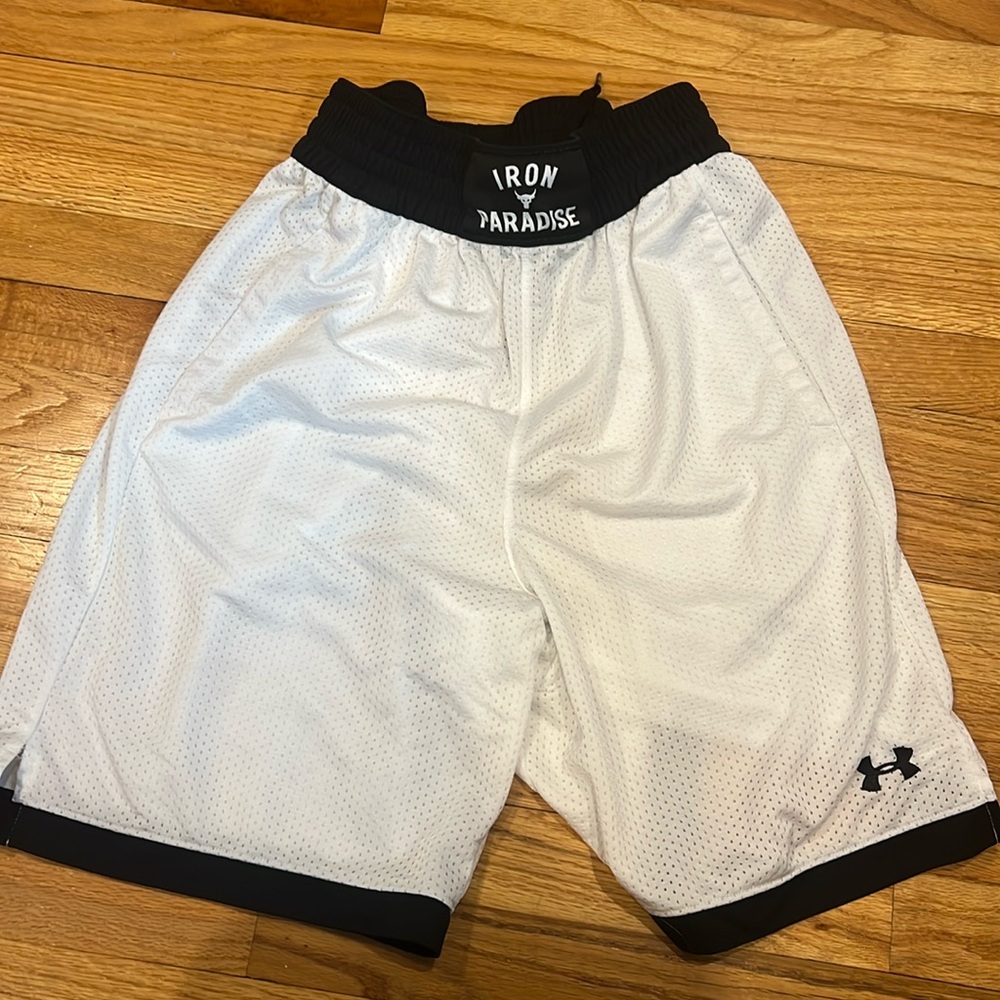 UA Under Armour  Iron Paradise Men’s Rock Shorts, M